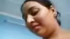 Delhi prostitute Rani shows her nude private boobs &_ pussey &_ take oral sex with costumer.