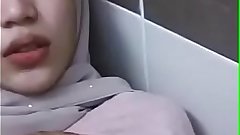 Sexy Kashmiri muslim hijabi girl fucked boobs show