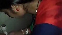 Desi bhabhi blowjob in bathroom