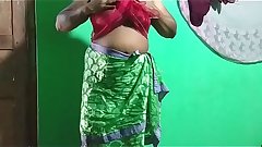 desi  indian horny tamil telugu kannada malayalam hindi vanitha showing big boobs and shaved pussy  press hard boobs press nip rubbing pussy masturbation using green candle